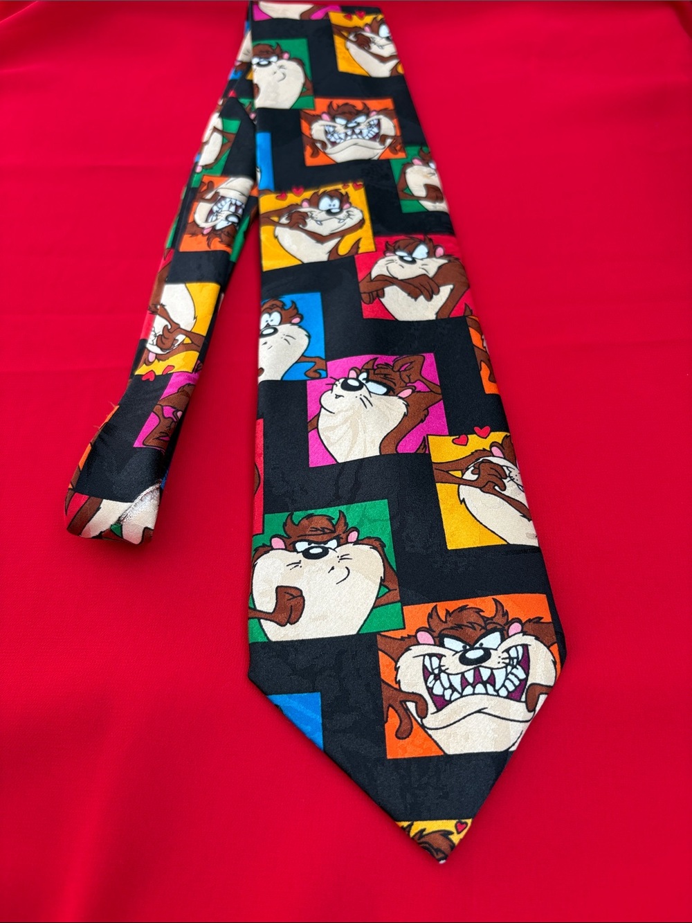 Warner Bros. Looney Tunes vintage Taz tie!!